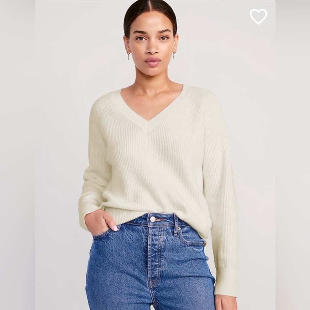 Old Navy Cream V Neck, Super Soft size 2XL women's sweater